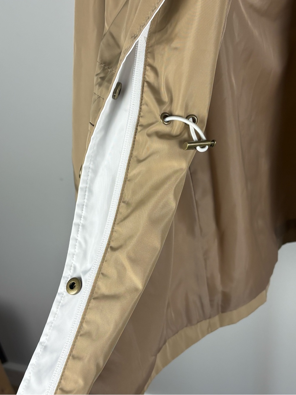 Lauren Ralph Lauren Beige Light Coat with White Contrast Collar - Picture 9 of 10
